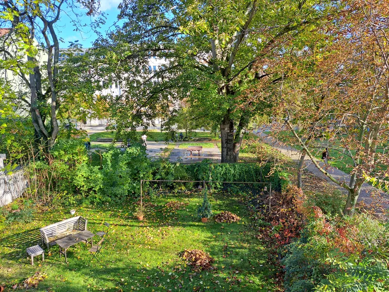 Neugebaute 2-Zi.-DG-Whg. mit Klimaanlage und Dachbalkon — photo 1